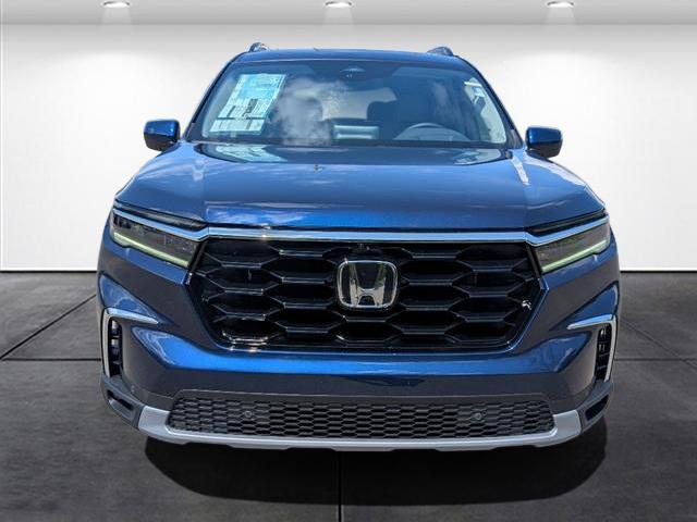 new 2025 Honda Pilot car, priced at $54,575