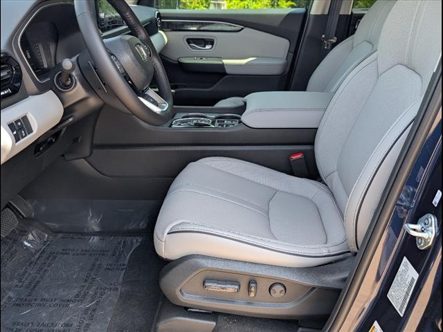 new 2025 Honda Pilot car, priced at $54,575