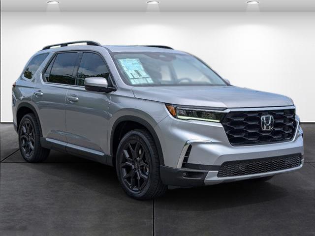 new 2025 Honda Pilot car, priced at $50,850