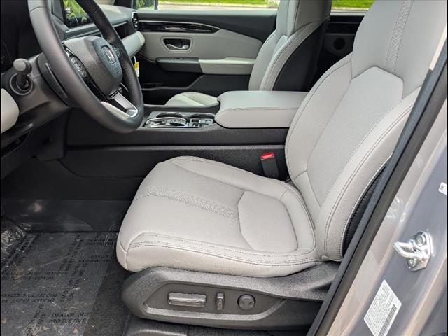 new 2025 Honda Pilot car, priced at $50,850