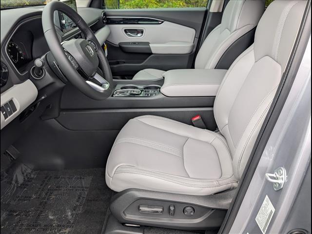 new 2025 Honda Pilot car, priced at $51,095