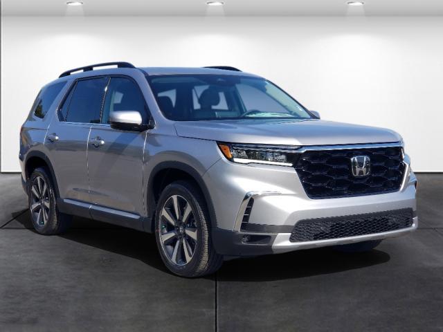 new 2025 Honda Pilot car, priced at $50,995