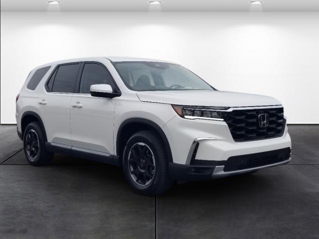 new 2025 Honda Pilot car, priced at $49,405