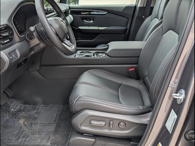 new 2025 Honda Pilot car, priced at $45,725