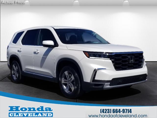 new 2025 Honda Pilot car, priced at $45,405
