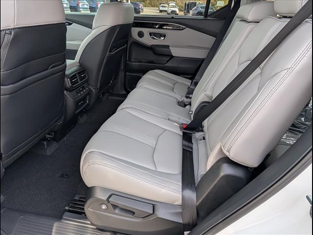 new 2025 Honda Pilot car, priced at $45,450