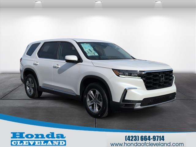 new 2025 Honda Pilot car, priced at $45,450