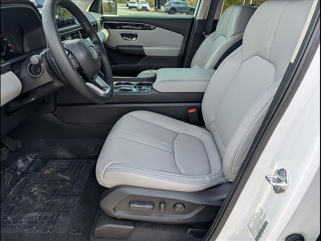 new 2025 Honda Pilot car, priced at $45,450