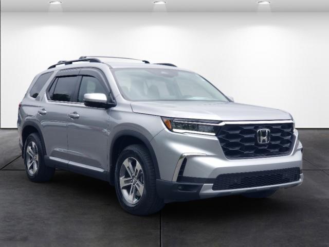 new 2025 Honda Pilot car, priced at $44,895