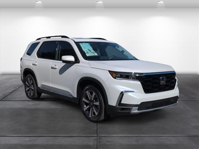 new 2025 Honda Pilot car, priced at $49,450