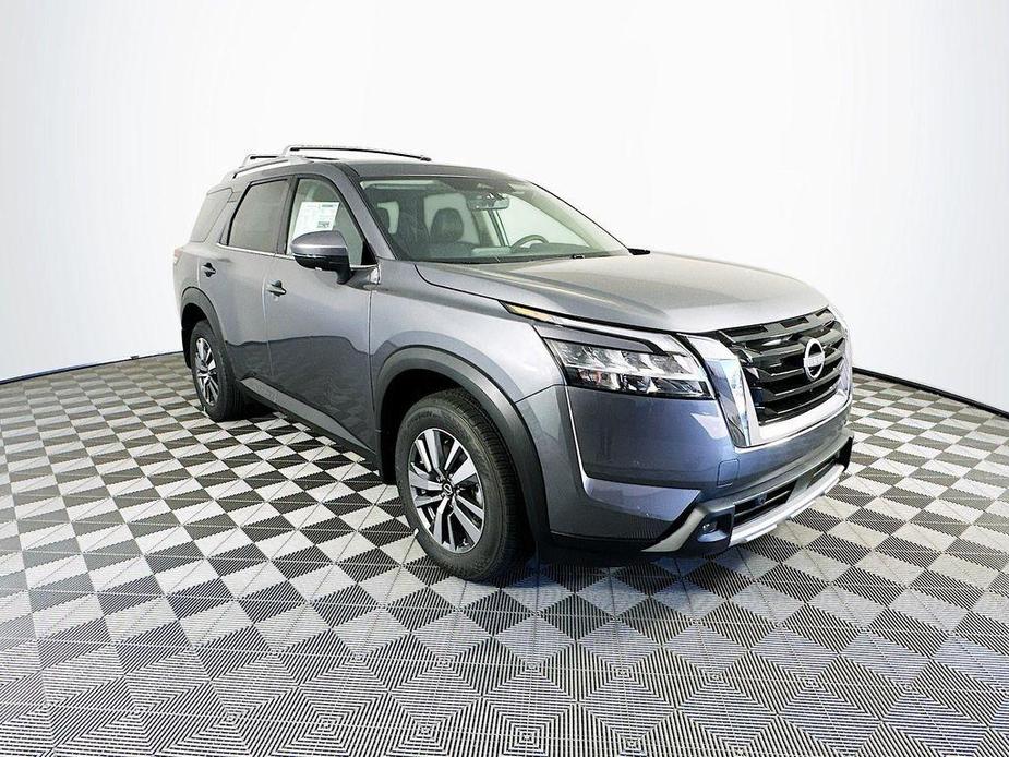 new 2024 Nissan Pathfinder car, priced at $45,202