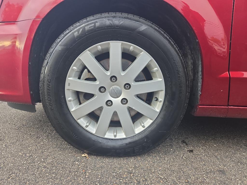 used 2014 Chrysler Town & Country car, priced at $3,999