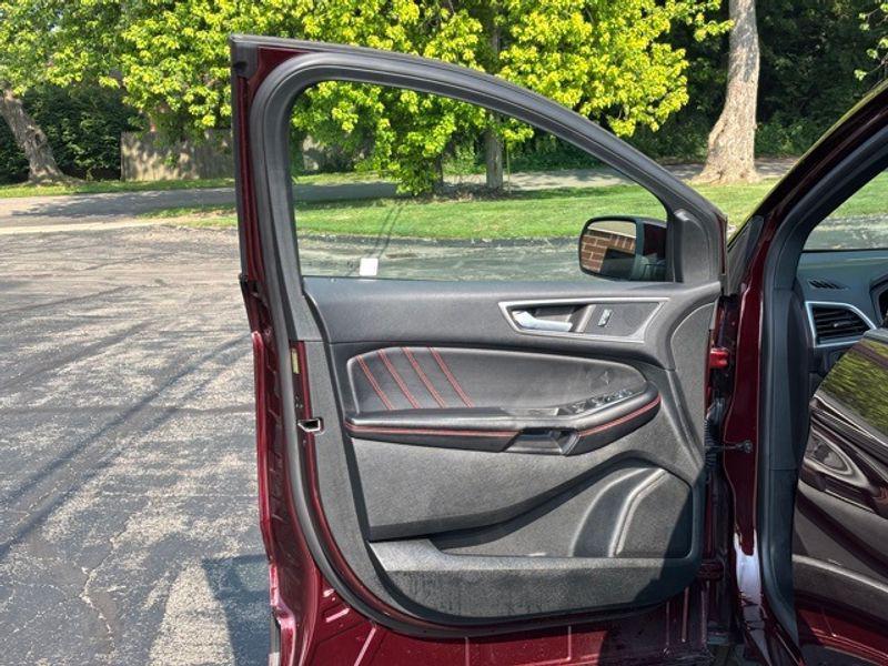 used 2023 Ford Edge car, priced at $29,395