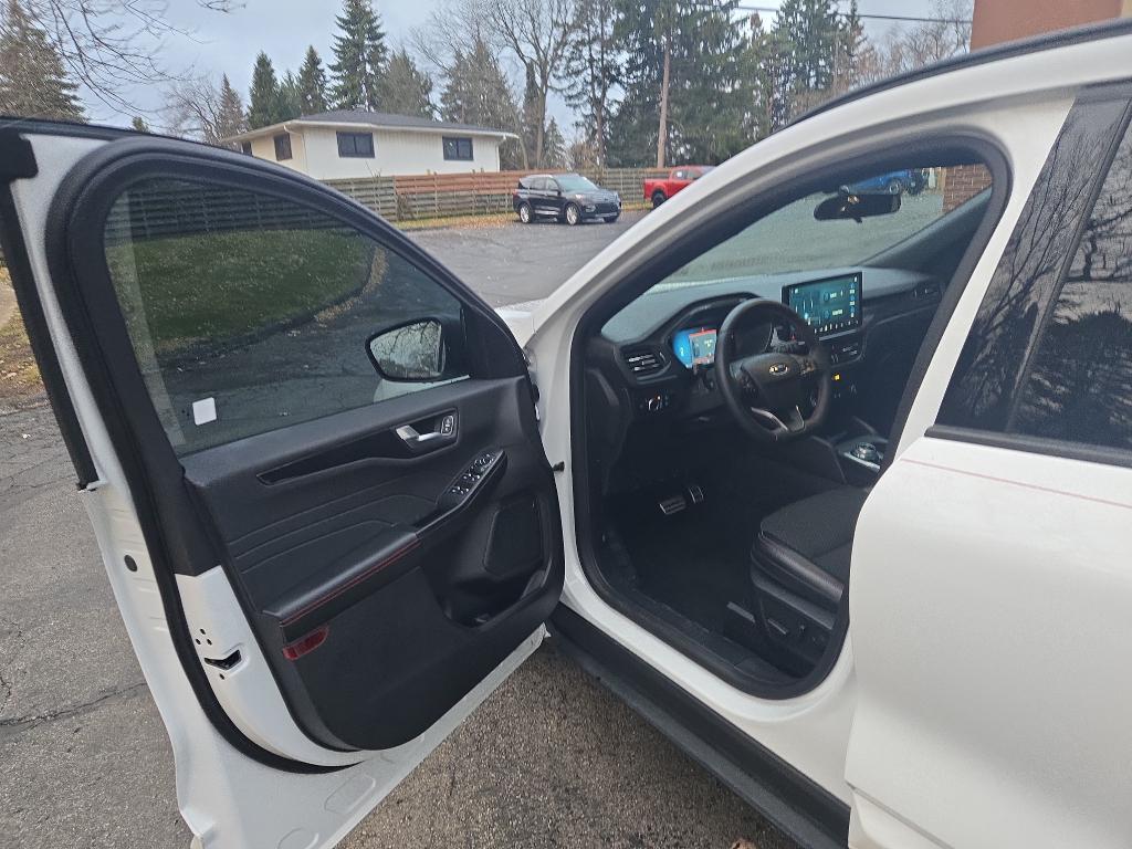 used 2023 Ford Escape car, priced at $24,626