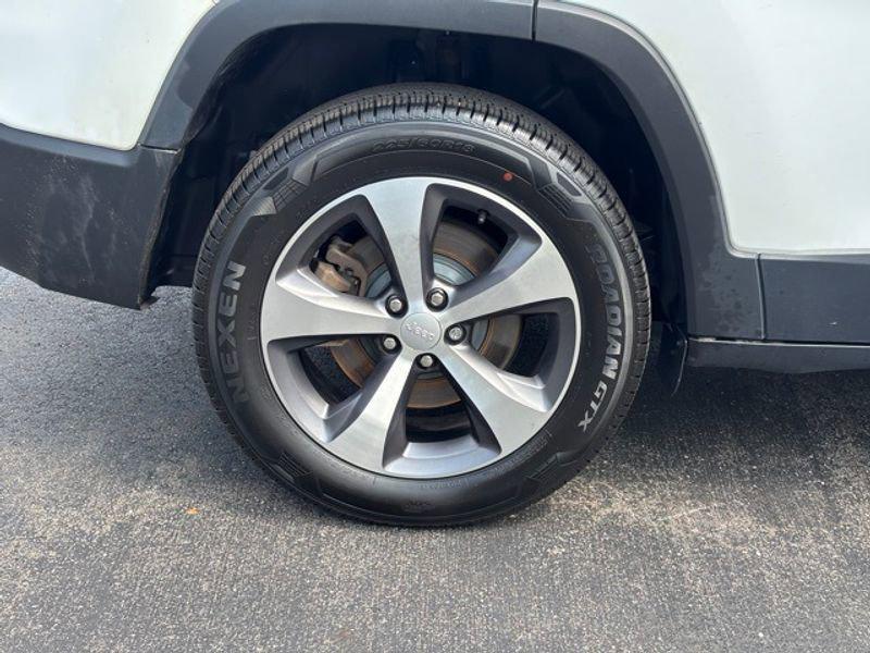 used 2020 Jeep Cherokee car, priced at $15,035