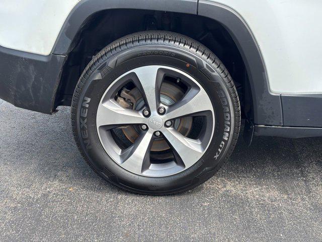 used 2020 Jeep Cherokee car, priced at $15,235
