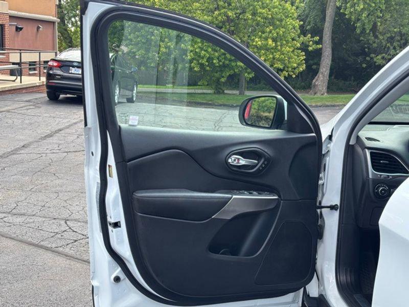 used 2020 Jeep Cherokee car, priced at $15,035