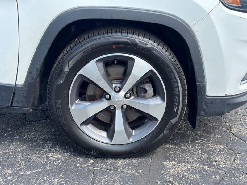 used 2020 Jeep Cherokee car, priced at $15,035
