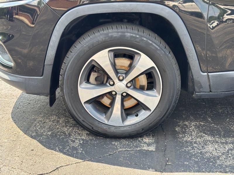used 2019 Jeep Cherokee car, priced at $14,503