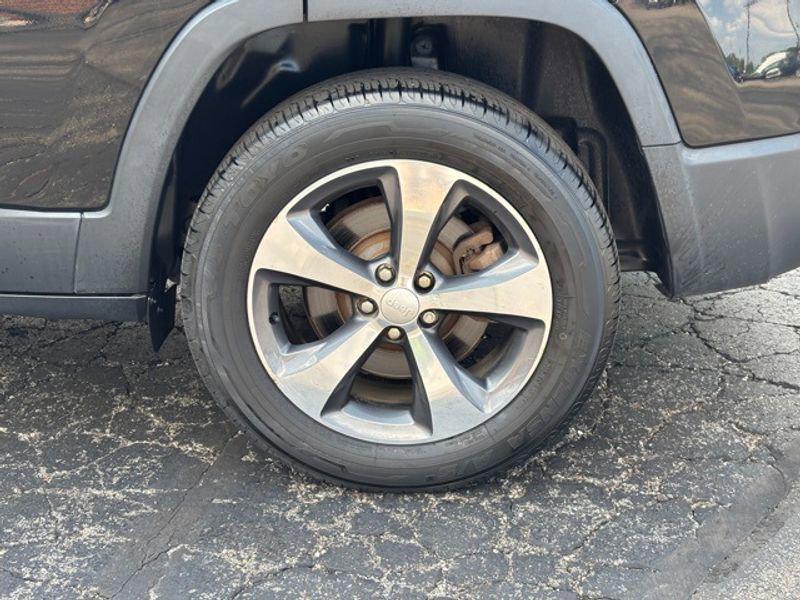 used 2019 Jeep Cherokee car, priced at $14,503