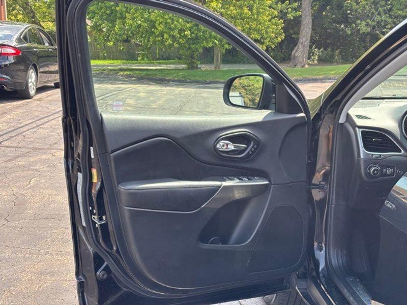 used 2019 Jeep Cherokee car, priced at $14,503