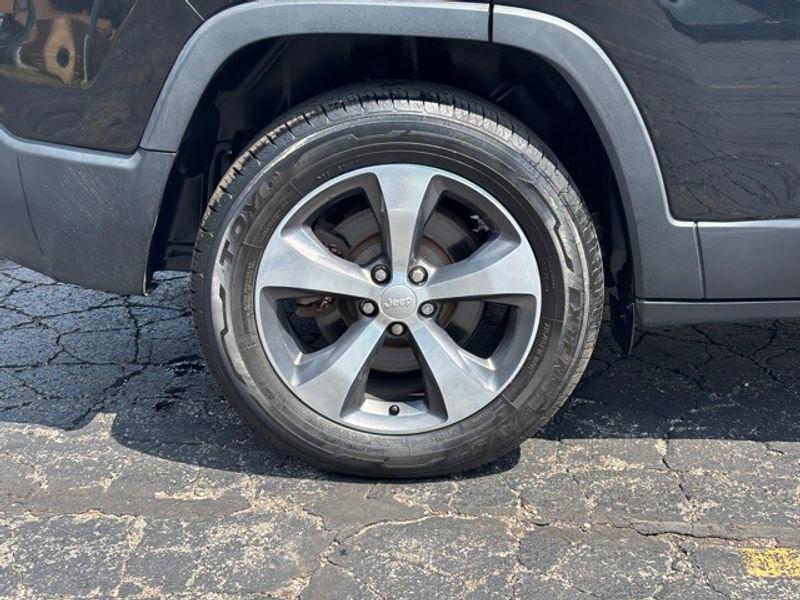 used 2019 Jeep Cherokee car, priced at $14,503