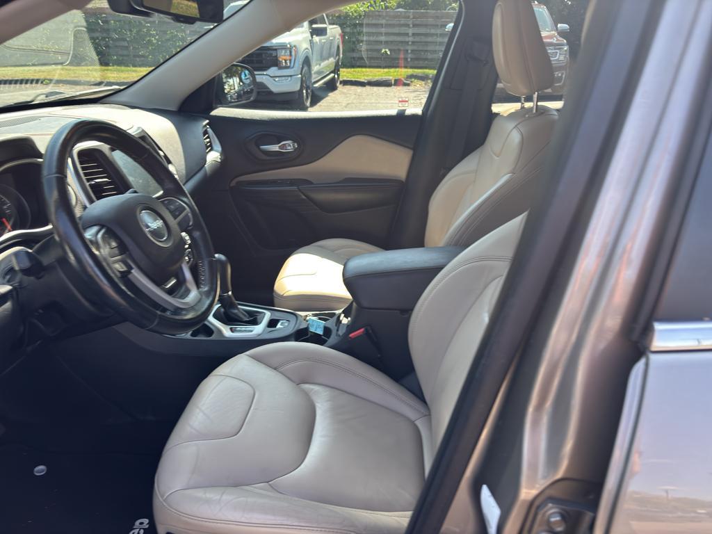 used 2016 Jeep Cherokee car, priced at $10,995