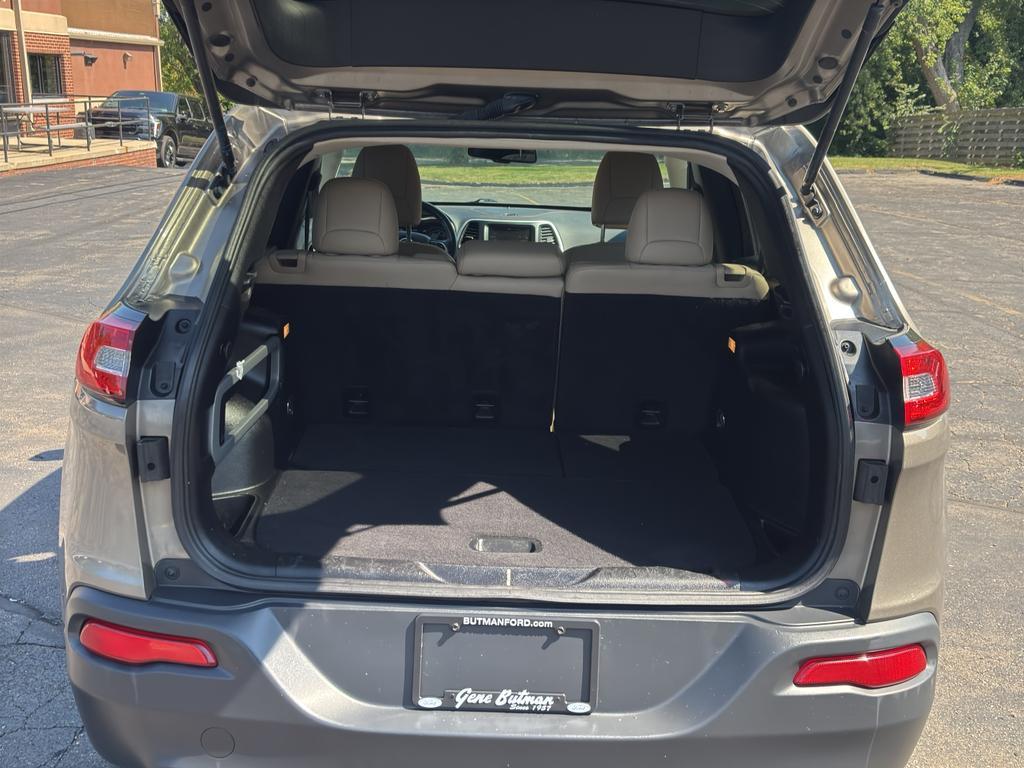 used 2016 Jeep Cherokee car, priced at $10,995