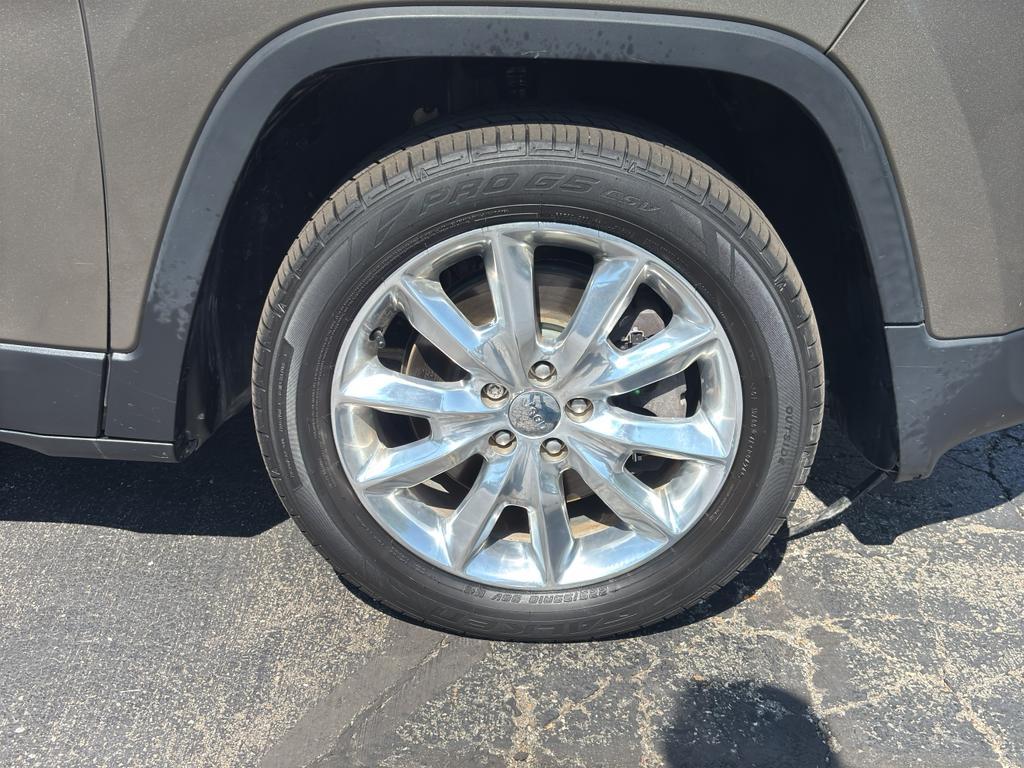 used 2016 Jeep Cherokee car, priced at $10,995