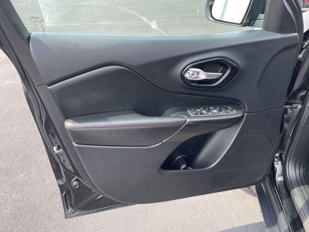 used 2022 Jeep Cherokee car, priced at $25,499