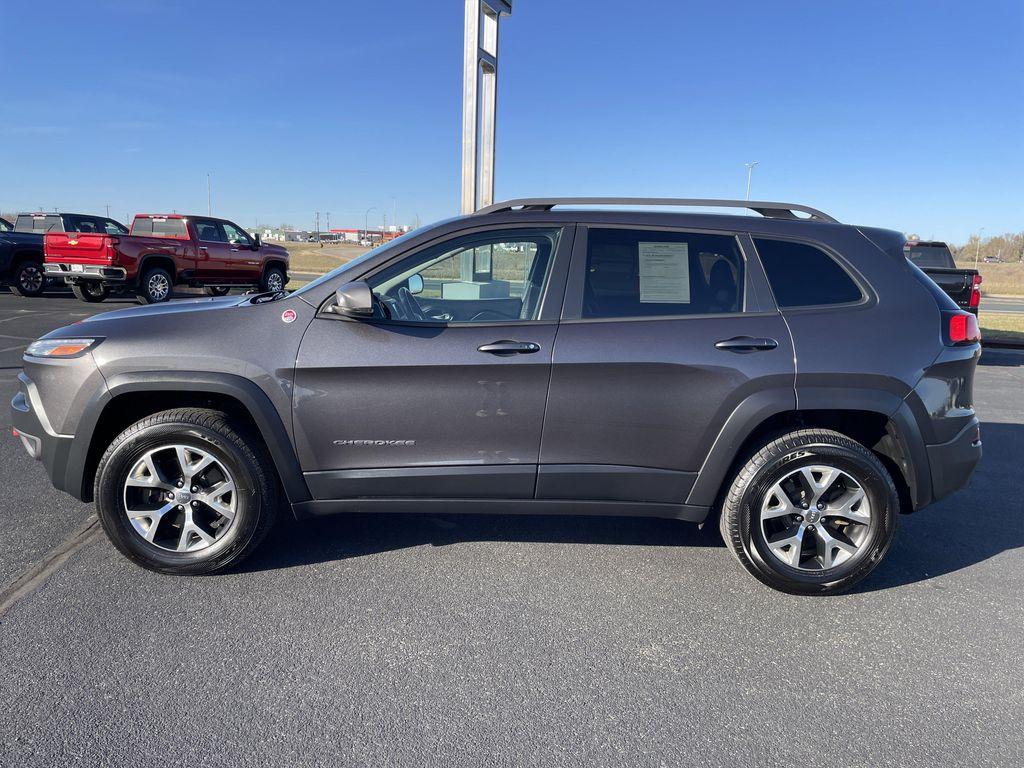used 2016 Jeep Cherokee car, priced at $12,995