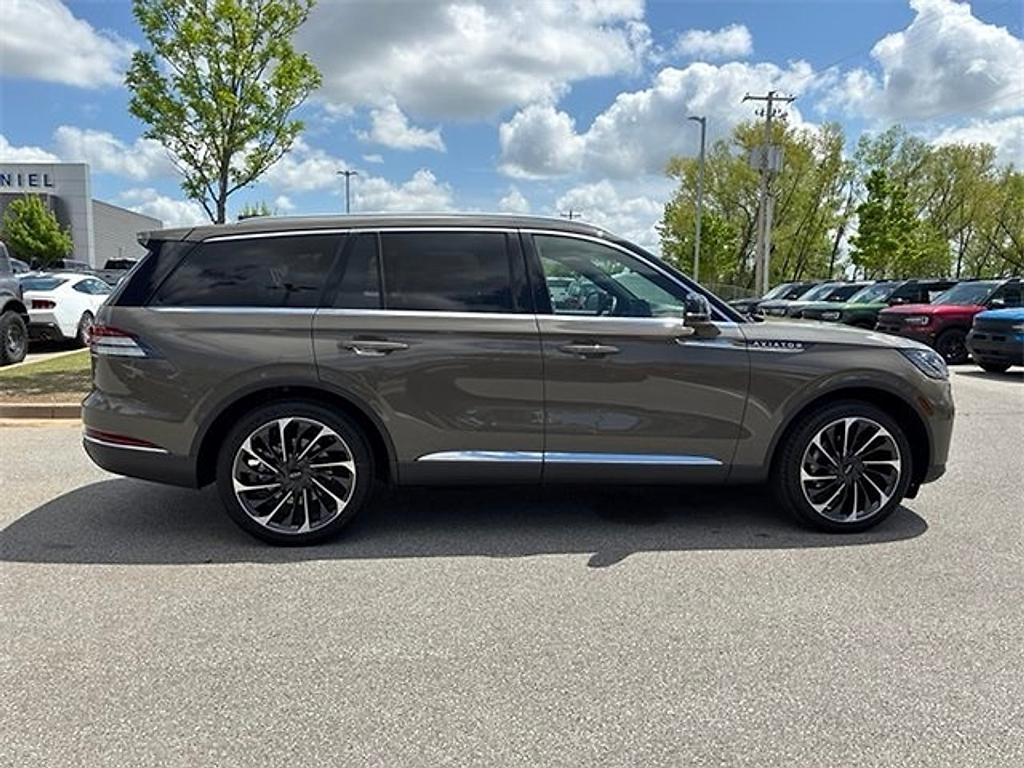 new 2025 Lincoln Aviator car, priced at $62,607