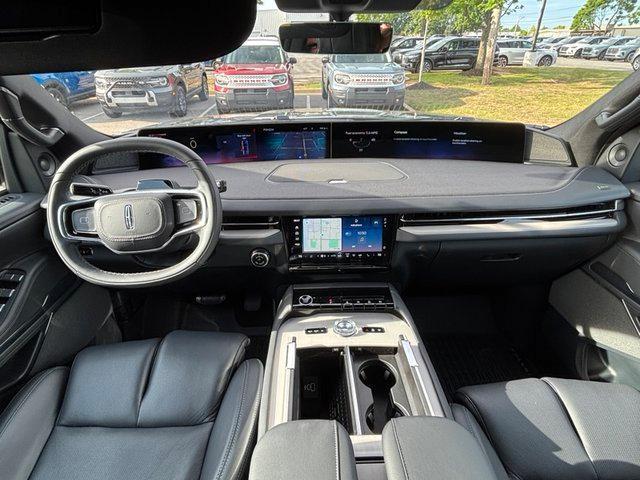 new 2025 Lincoln Navigator car, priced at $105,925