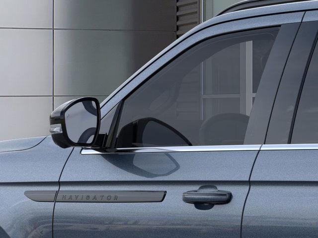 new 2025 Lincoln Navigator car, priced at $105,925