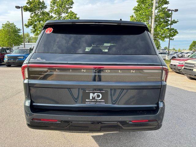 new 2025 Lincoln Navigator car, priced at $105,925
