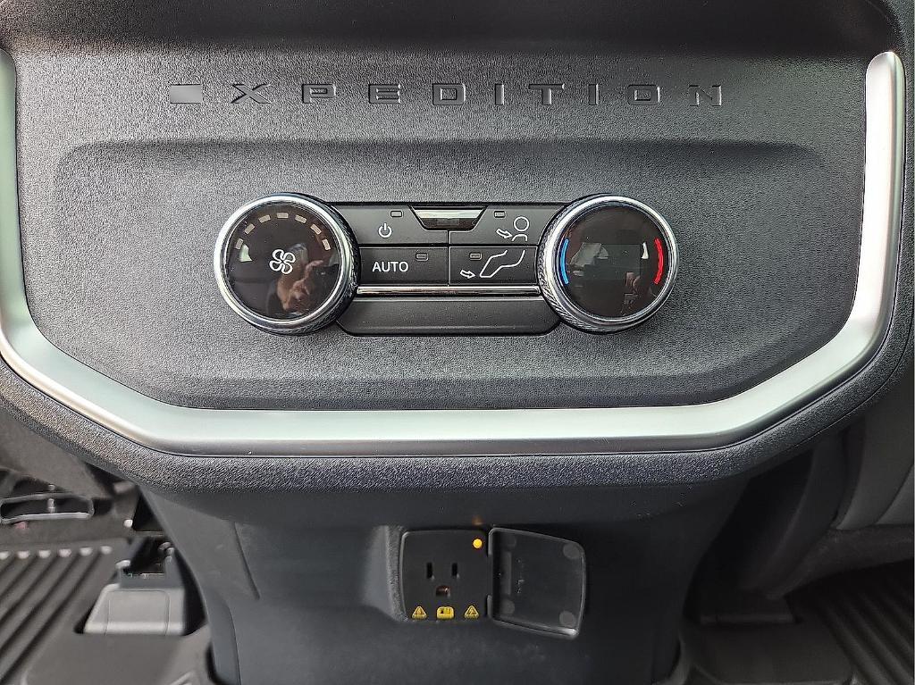 new 2025 Ford Expedition car, priced at $69,965