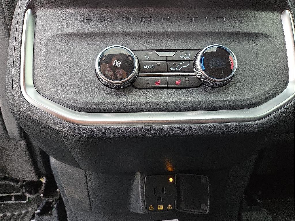 new 2025 Ford Expedition car, priced at $81,634