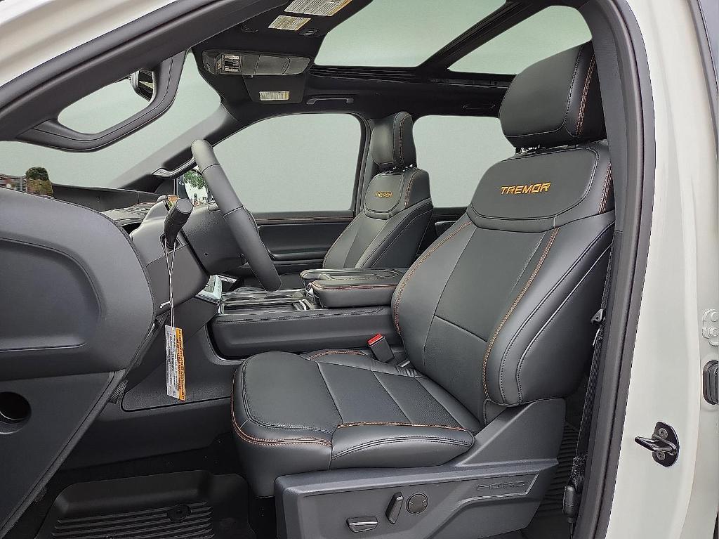 new 2025 Ford Expedition car, priced at $81,634