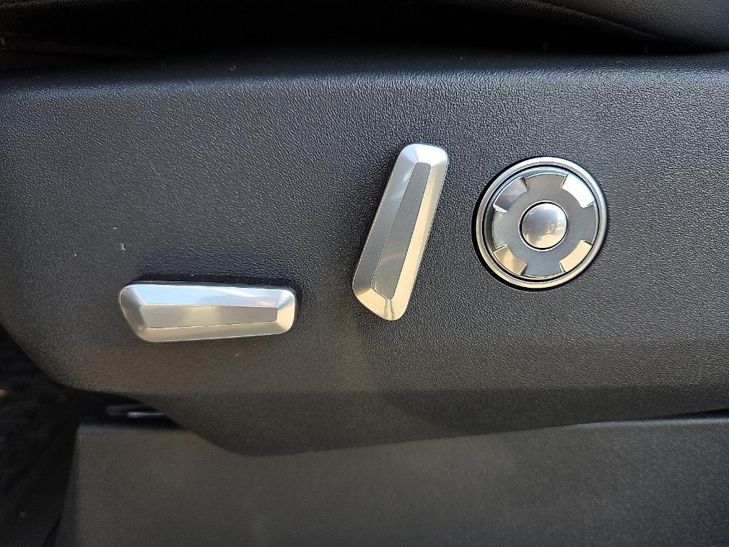 new 2025 Lincoln Navigator car, priced at $96,969