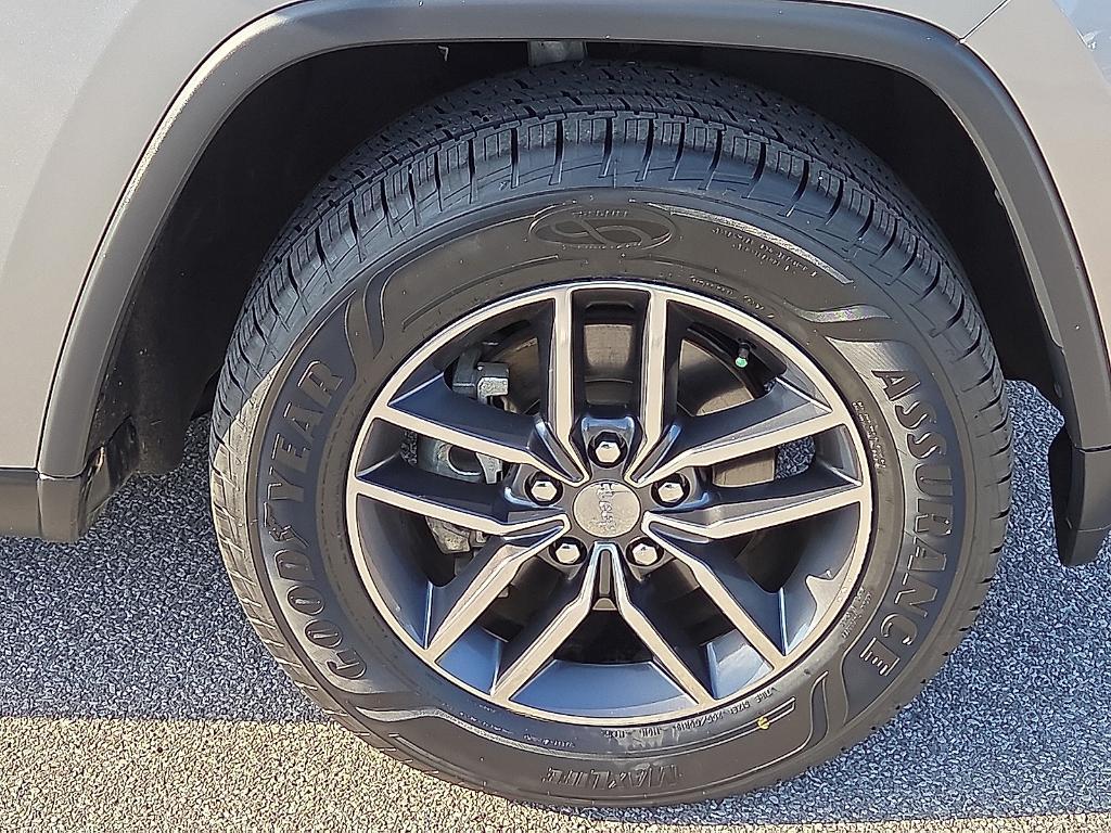 used 2017 Jeep Grand Cherokee car, priced at $18,688
