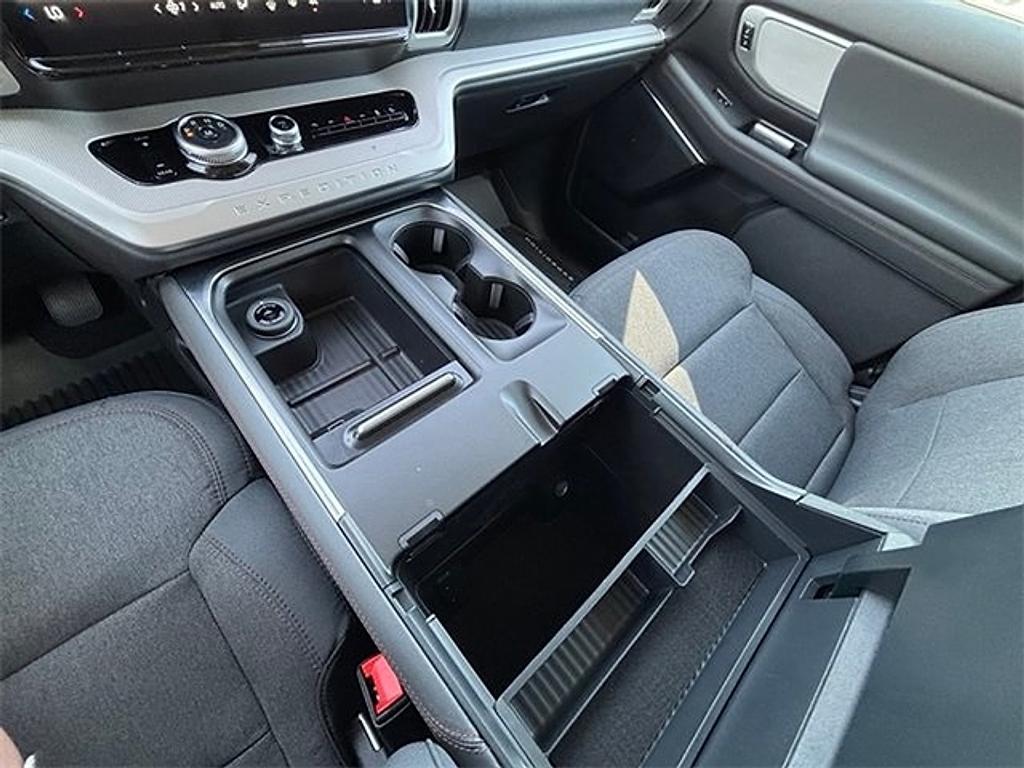 new 2025 Ford Expedition car, priced at $67,650