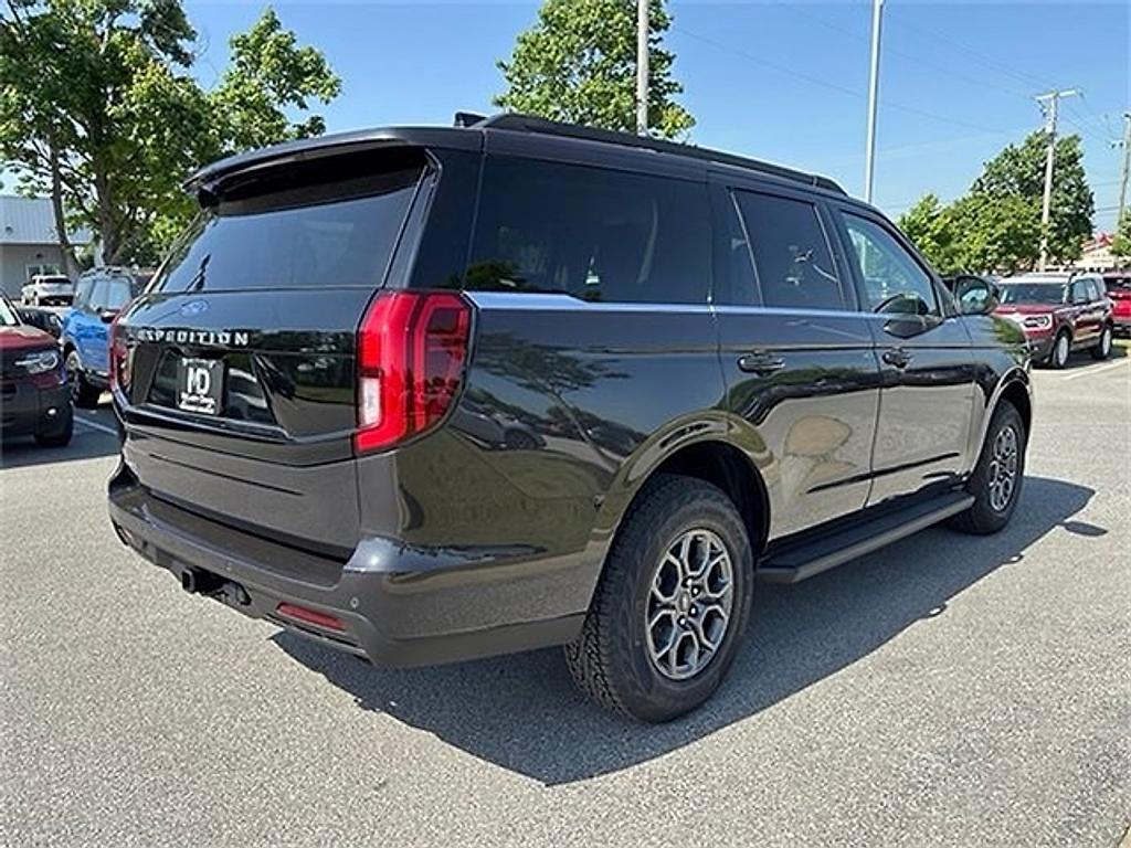 new 2025 Ford Expedition car, priced at $67,650