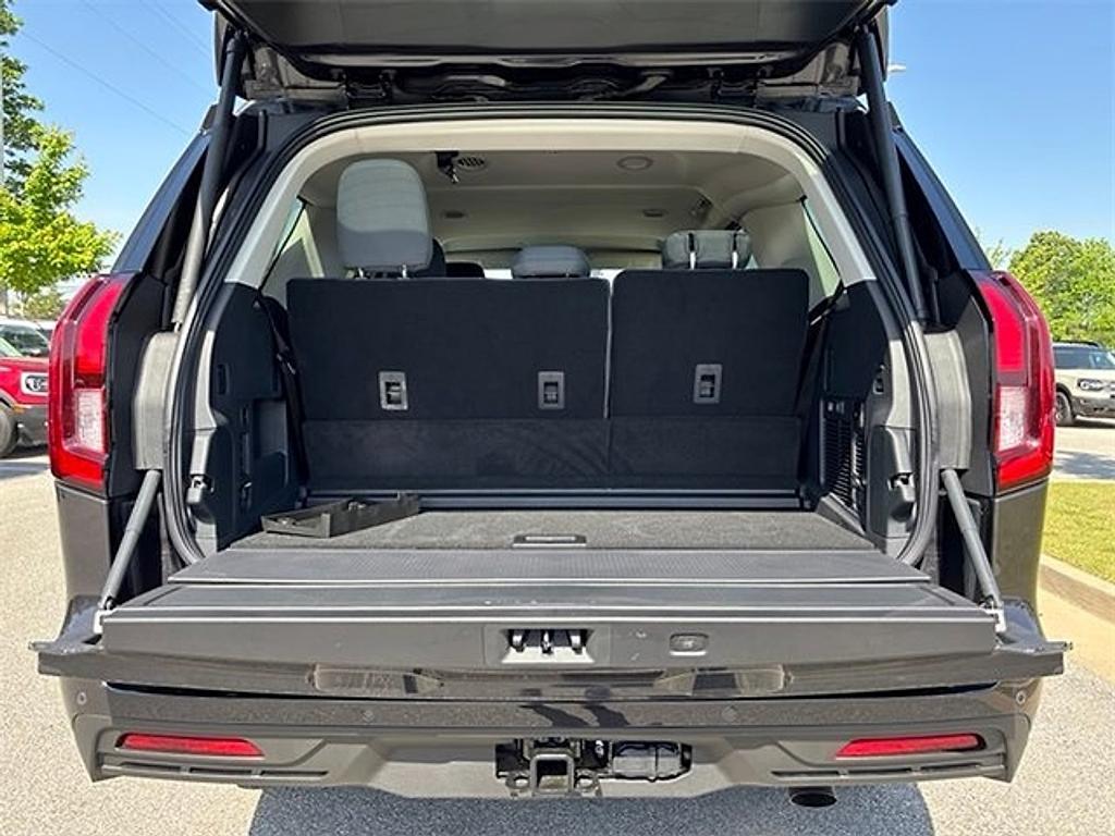 new 2025 Ford Expedition car, priced at $67,650