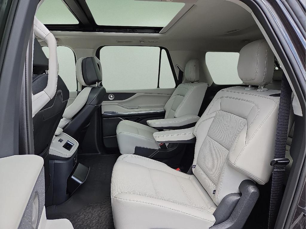 new 2025 Lincoln Navigator L car, priced at $96,681