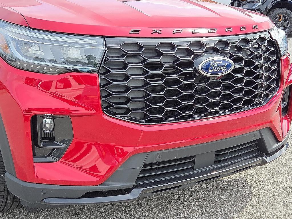 new 2025 Ford Explorer car, priced at $40,252