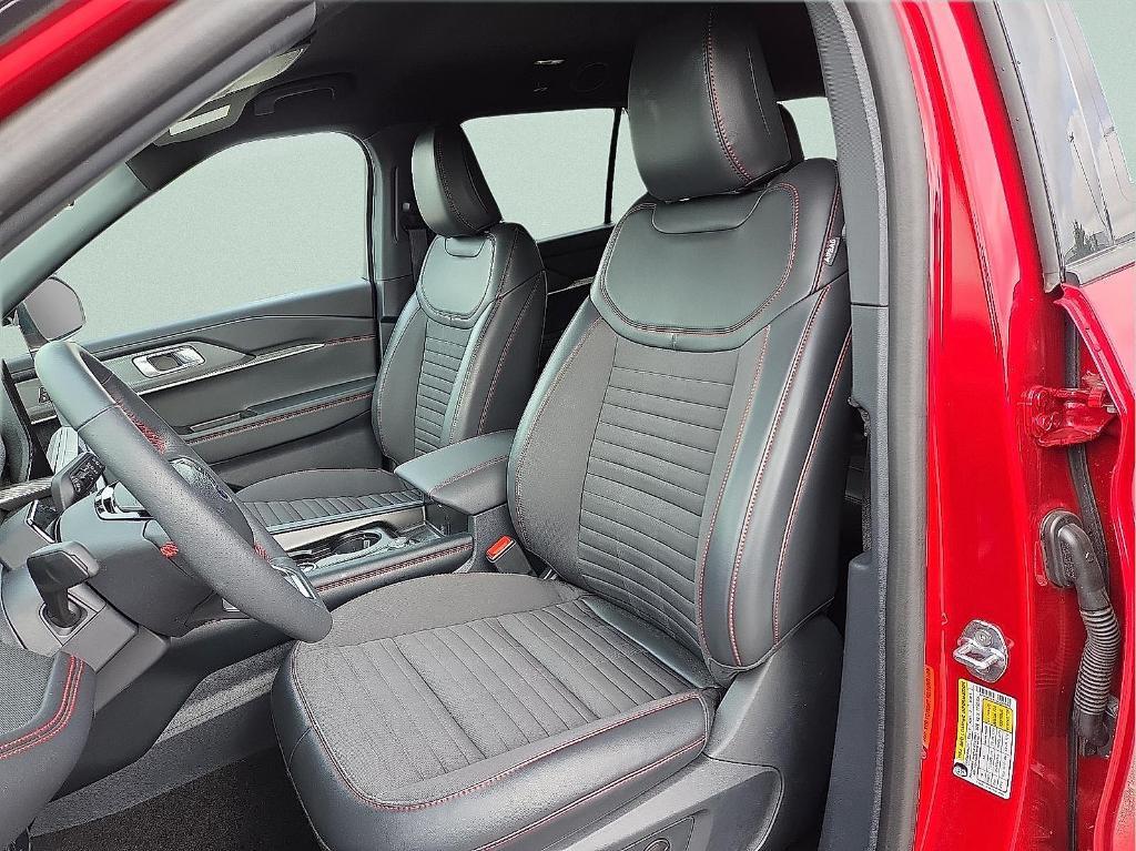 new 2025 Ford Explorer car, priced at $40,252