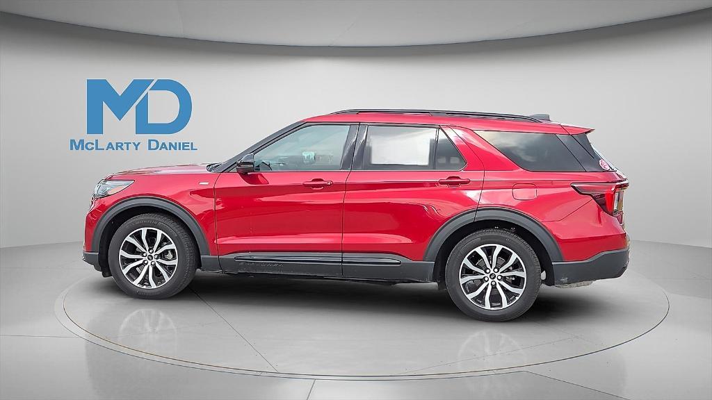 new 2025 Ford Explorer car, priced at $40,252