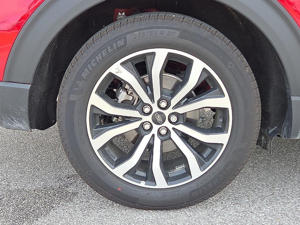 new 2025 Ford Explorer car, priced at $40,252