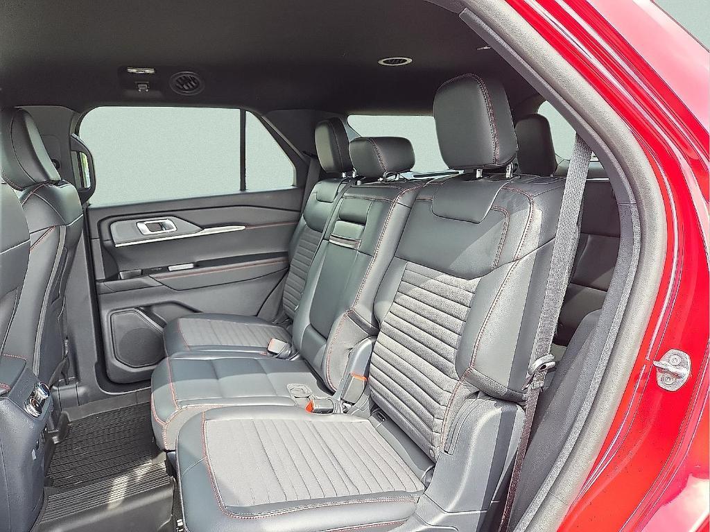 new 2025 Ford Explorer car, priced at $40,252