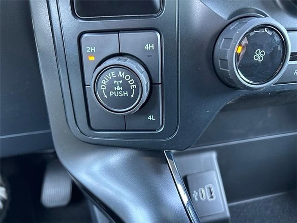 new 2025 Ford F-150 car, priced at $41,864